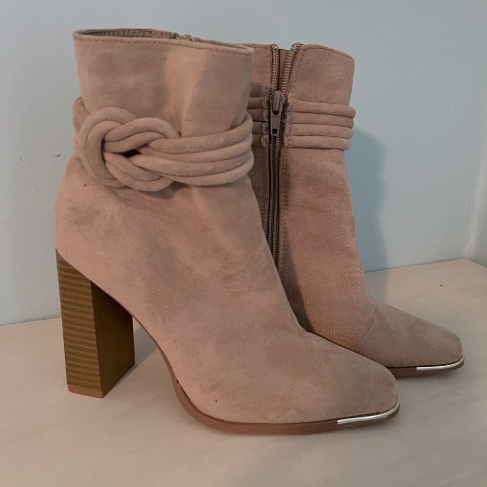 Yoki, ankle boots. Size 6.